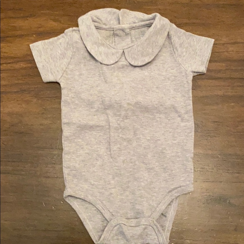 Gray baby girls body suit